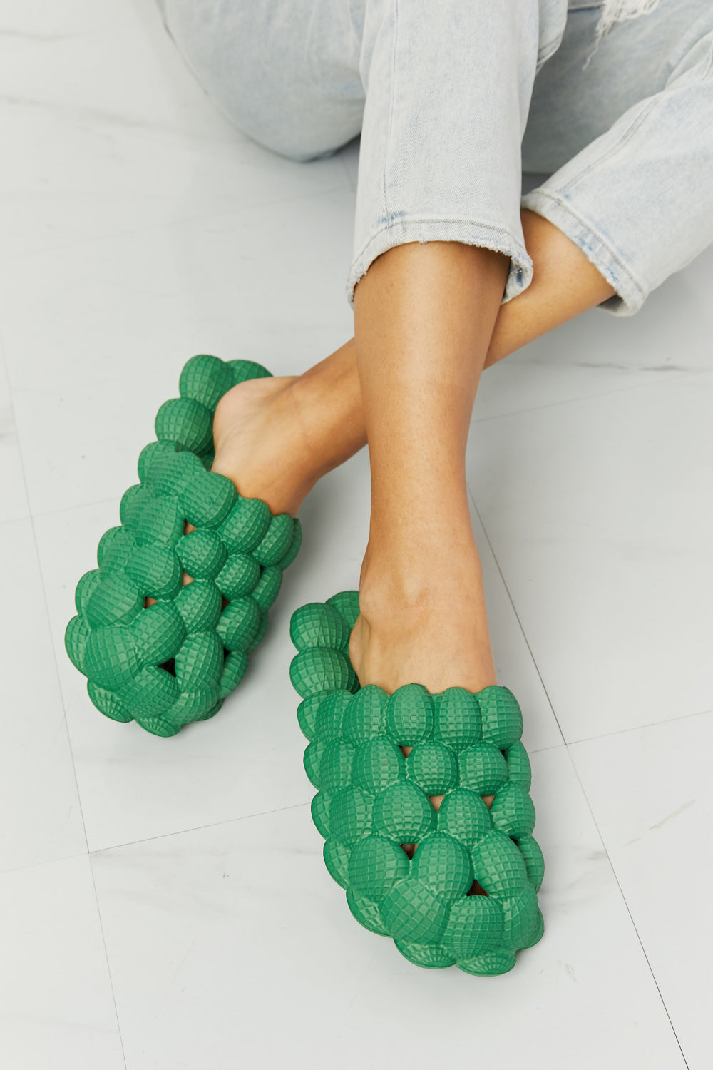 NOOK JOI Laid Back Bubble Slides in Green - Make'm Blush Boutique 