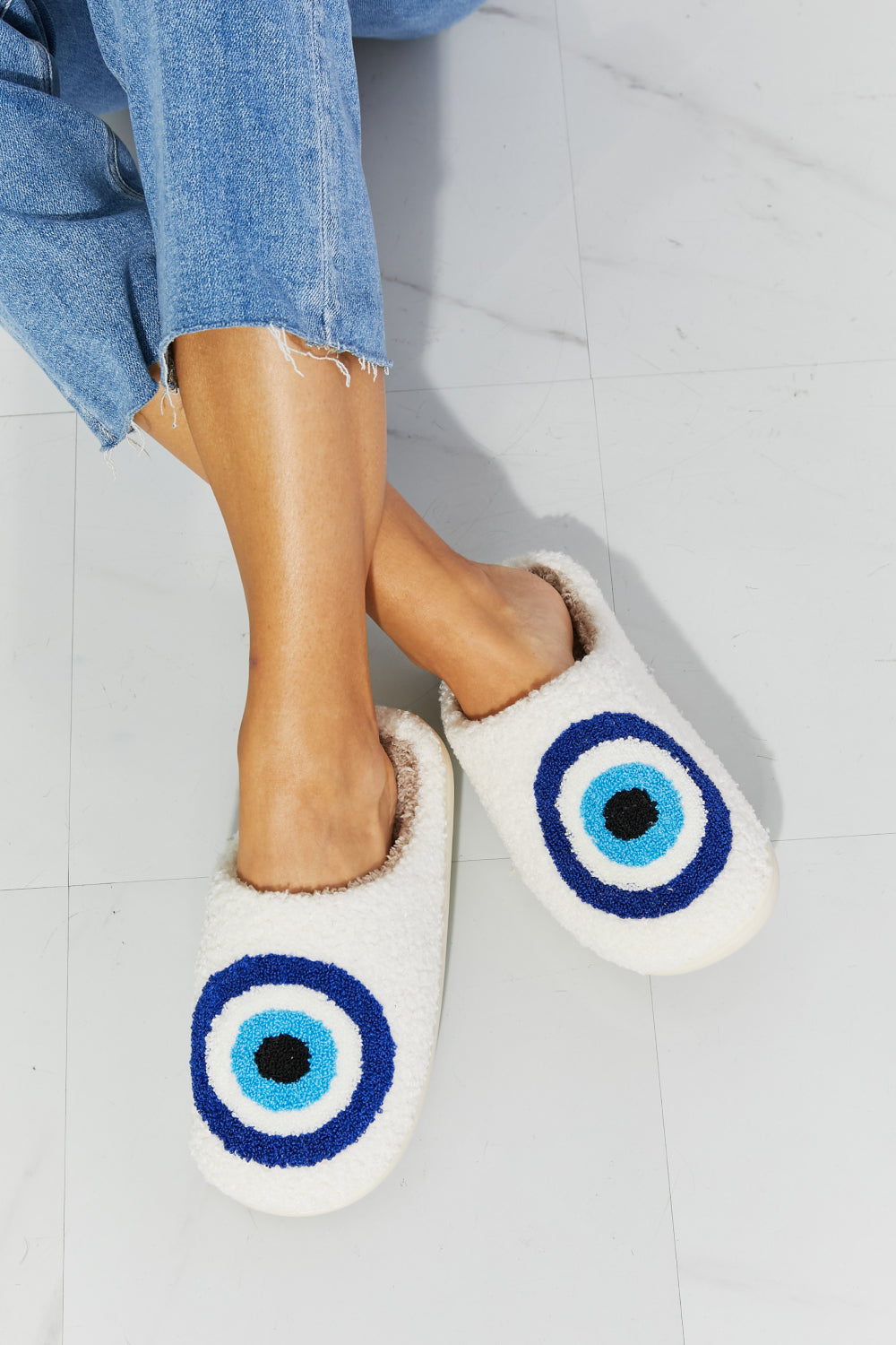 MMShoes Eye Plush Slipper - Make'm Blush Boutique 