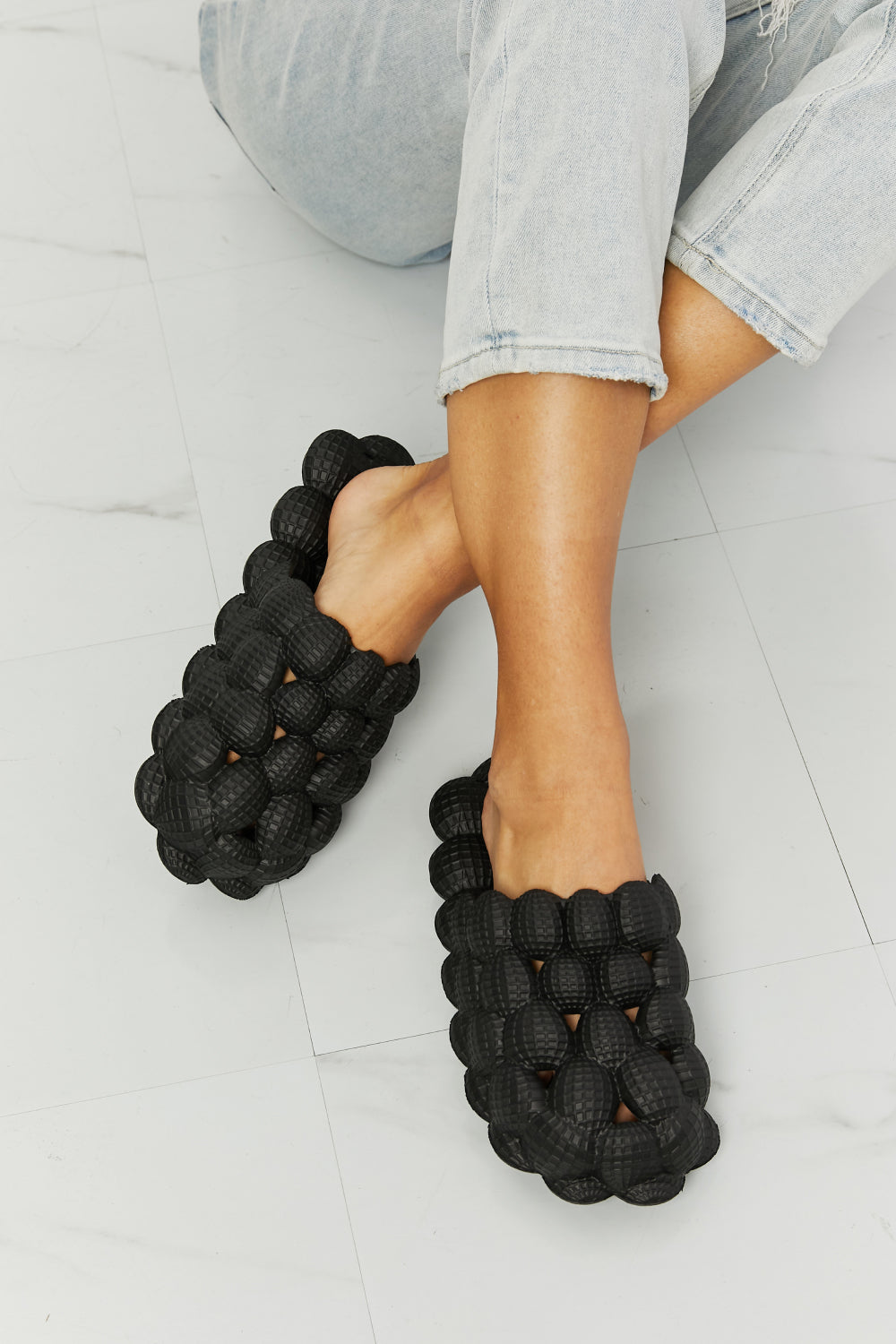 NOOK JOI Laid Back Bubble Slides in Black - Make'm Blush Boutique 