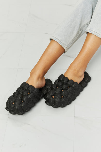 NOOK JOI Laid Back Bubble Slides in Black - Make'm Blush Boutique 