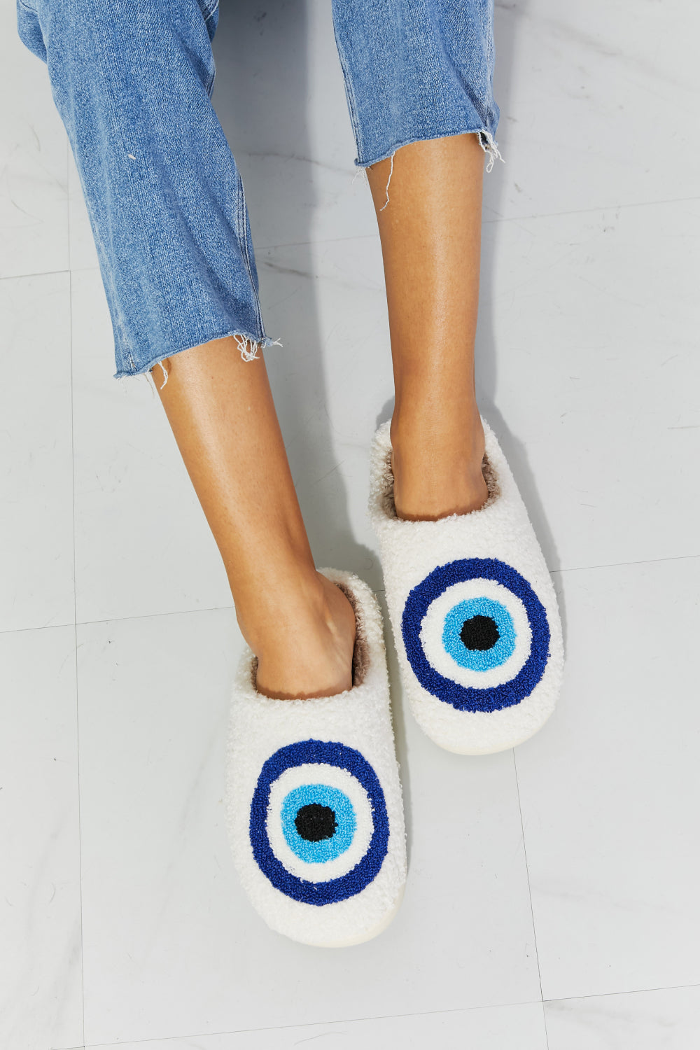 MMShoes Eye Plush Slipper - Make'm Blush Boutique 