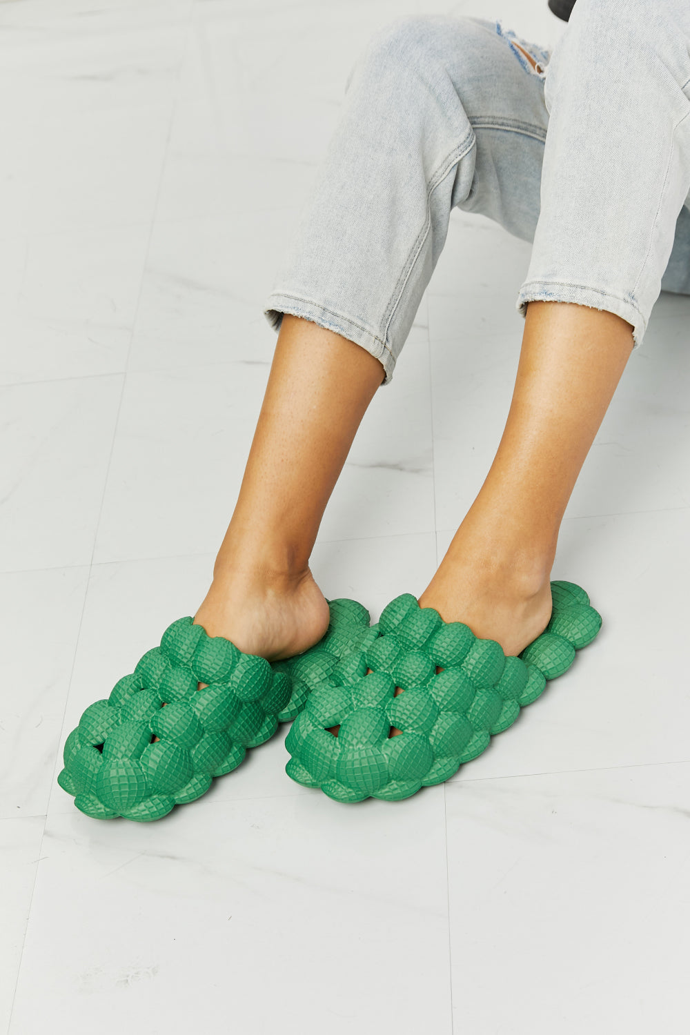 NOOK JOI Laid Back Bubble Slides in Green - Make'm Blush Boutique 