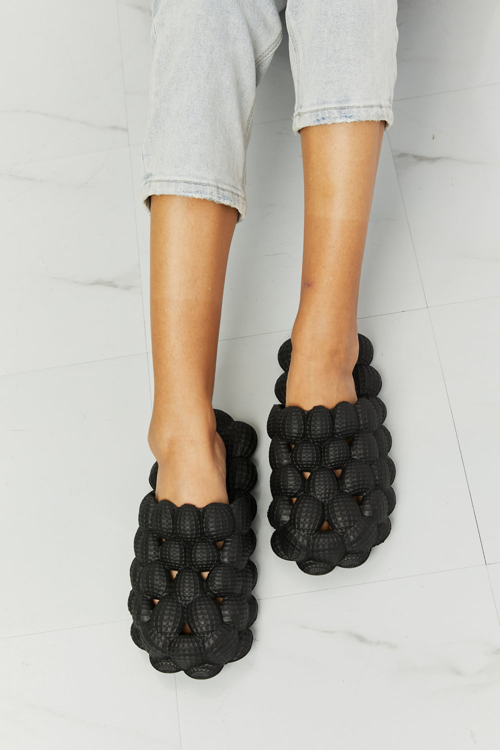 NOOK JOI Laid Back Bubble Slides in Black - Make'm Blush Boutique 